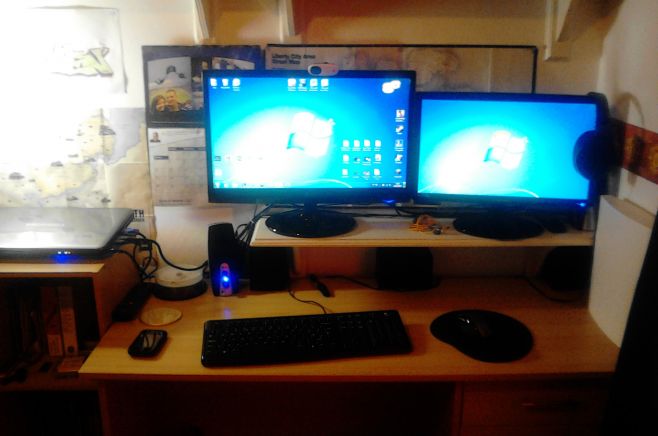 PC Desk and Gaming Setup